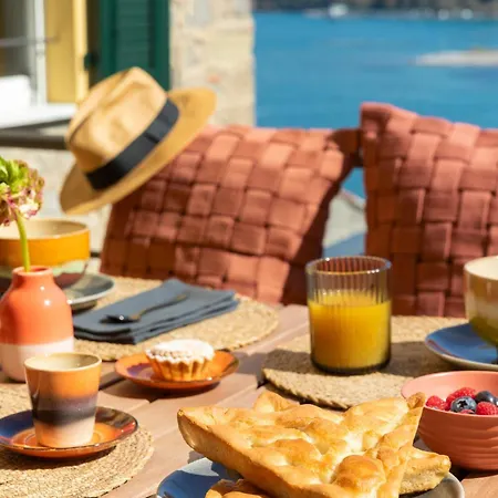 San Pietro Terrace By The Sea - Luxury Seafront Overlooking San Pietro Church Lejlighed *