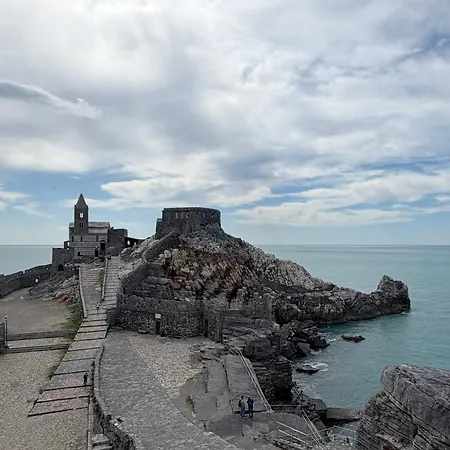 San Pietro Terrace By The Sea - Luxury Seafront Overlooking San Pietro Church Lejlighed Porto Venere