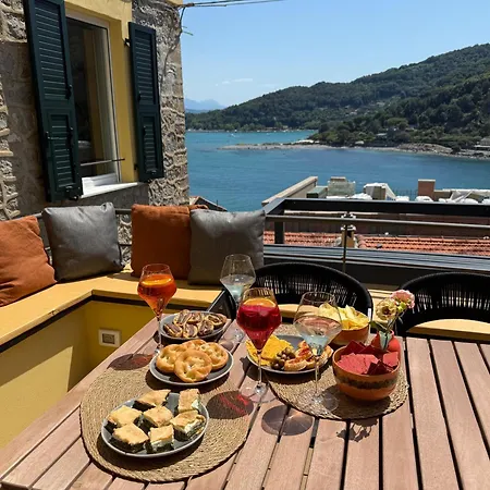 Lejlighed San Pietro Terrace By The Sea - Luxury Seafront Overlooking San Pietro Church *